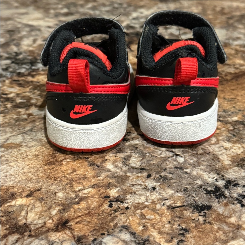 Nike Court Borough Low 2 in black/red/white - Picture 5 of 5